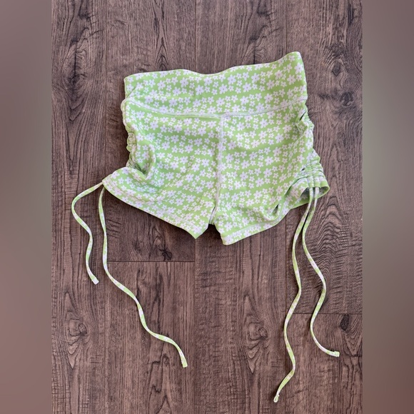 Aurelle High Rise Bright Green Floral Shorts - Picture 5 of 5